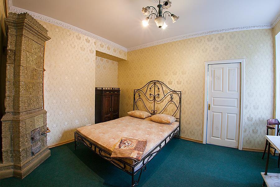 Historic Apartment Near Rynor Square Lviv Buitenkant foto