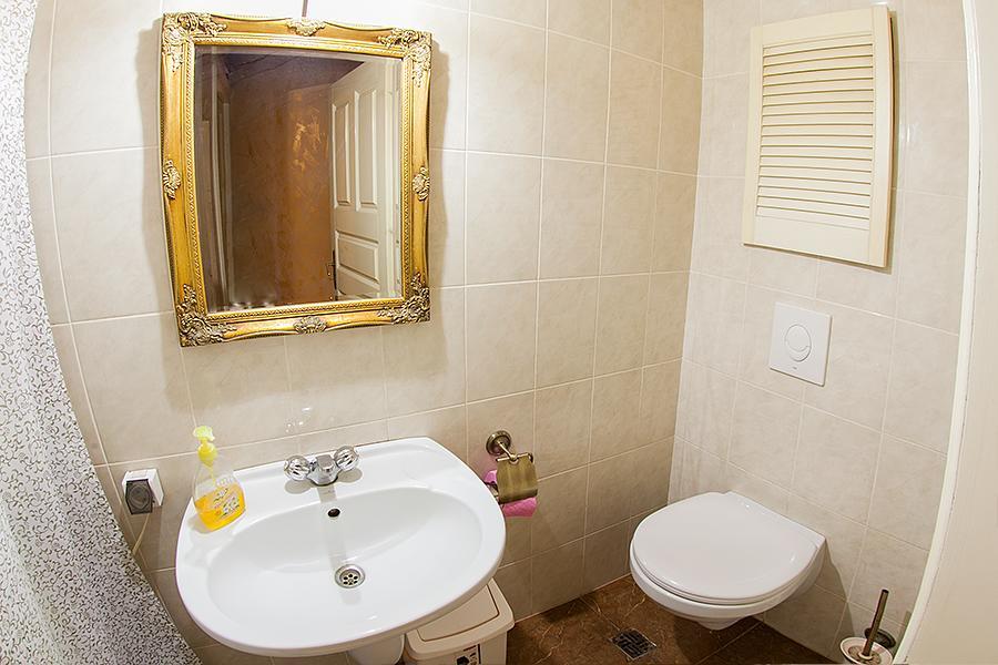 Historic Apartment Near Rynor Square Lviv Buitenkant foto